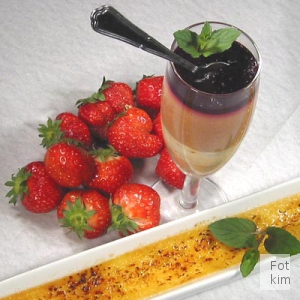 3 slags chokolademousse med creme brulee og friske jordbær
3 slags chokolademousse med creme brulee og friske jordbær