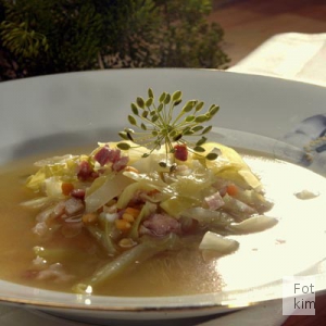 Spidskålssuppe med krondild Spidskålssuppe med krondild