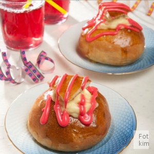Fastelavnsboller med kardemomme og creme Fastelavnsboller med kardemomme og creme