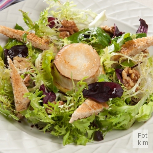 Gratineret Gedeost på æble og salat Gratineret Gedeost på æble og salat